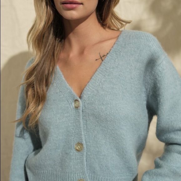 🦋 BECKA BLUE V-NECK CARDIGAN - Picture 4 of 7